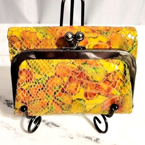 Vintage HOBO Int'l 'Robin' Embossed Autumn Pattern Leather Wallet w/Kisslock - Picture 1 of 11